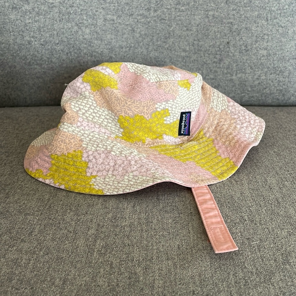 Patagonia baby bucket hat. Excellent condition